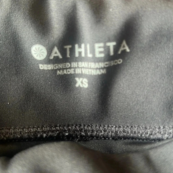Athleta Women’s Size XS Black Leggings With Air Holes In Legs Breathable Pockets - Picture 3 of 4